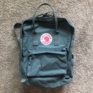 Medium size FJALLRAVEN KANKEN